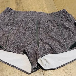 Lululemon NWT Hotty hot LR short 2.5 lined heather black